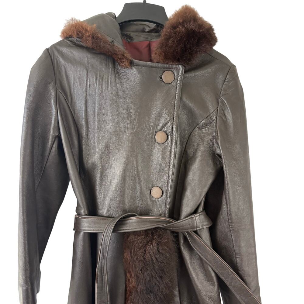 Vintage Brown Leather Hooded Fur Trim Coat Belted Size 16 Wooden Buttons - Picture 3 of 10